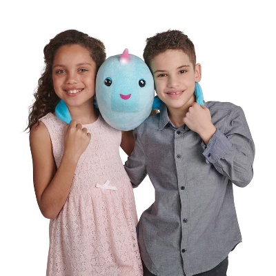 Fingerlings HUGS - Nikki (Blue Glitter) - Interactive Plush Narwhal - By WowWee 6 Fingerlings HUGS - Nikki (Blue Glitter) - Interactive Plush Narwhal - By WowWee - Image 4